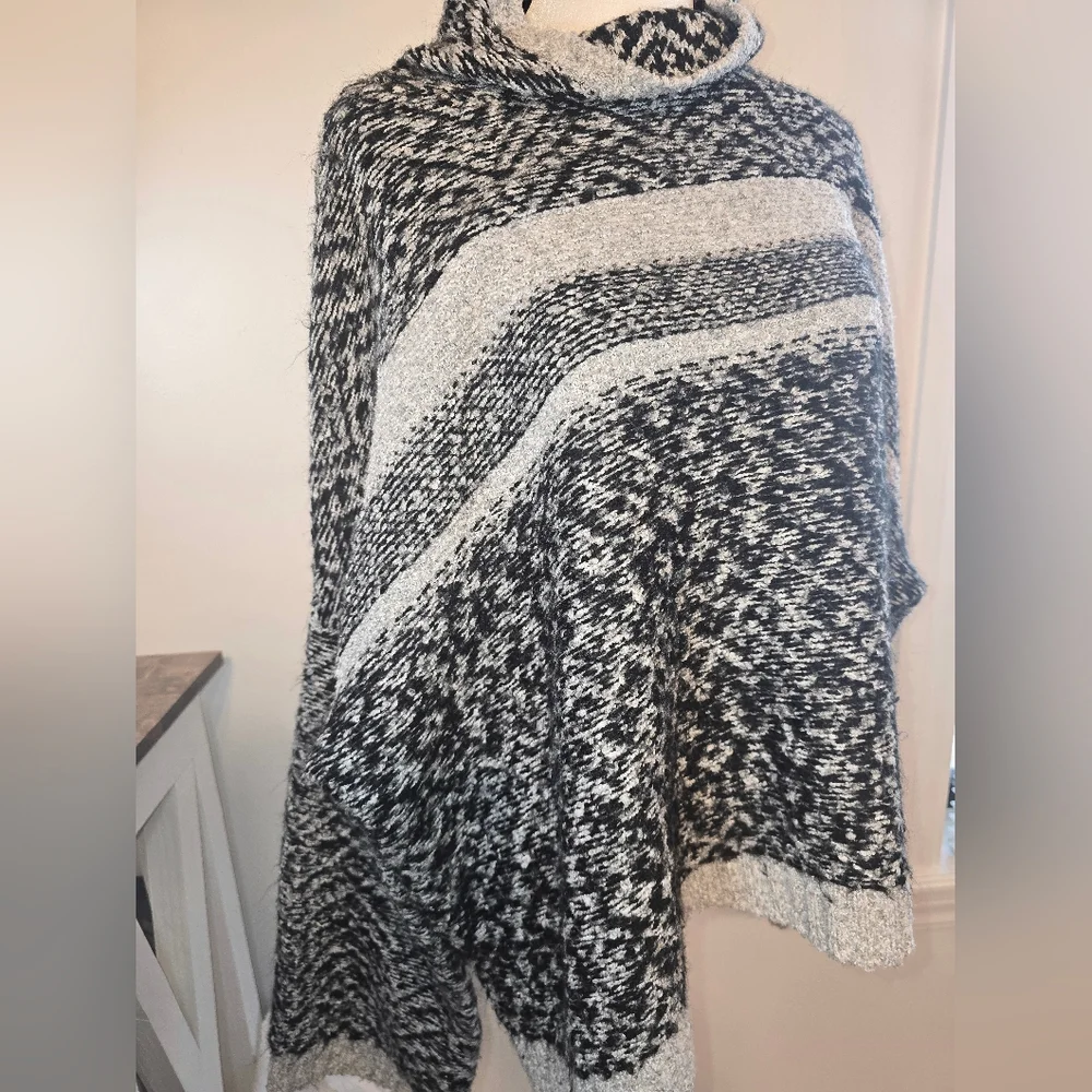 John + Jenn Oversized Mockneck Sweater Women's Size XL - Picture 6 of 11
